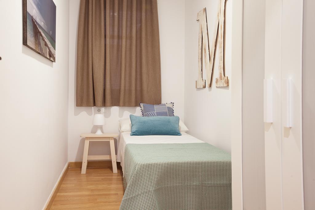Click&Flat Europa Fira Apartments L'Hospitalet de Llobregat Exterior photo