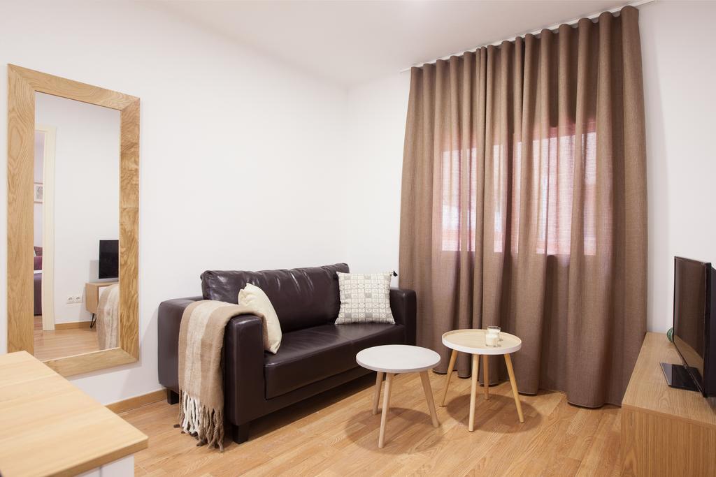 Click&Flat Europa Fira Apartments L'Hospitalet de Llobregat Exterior photo