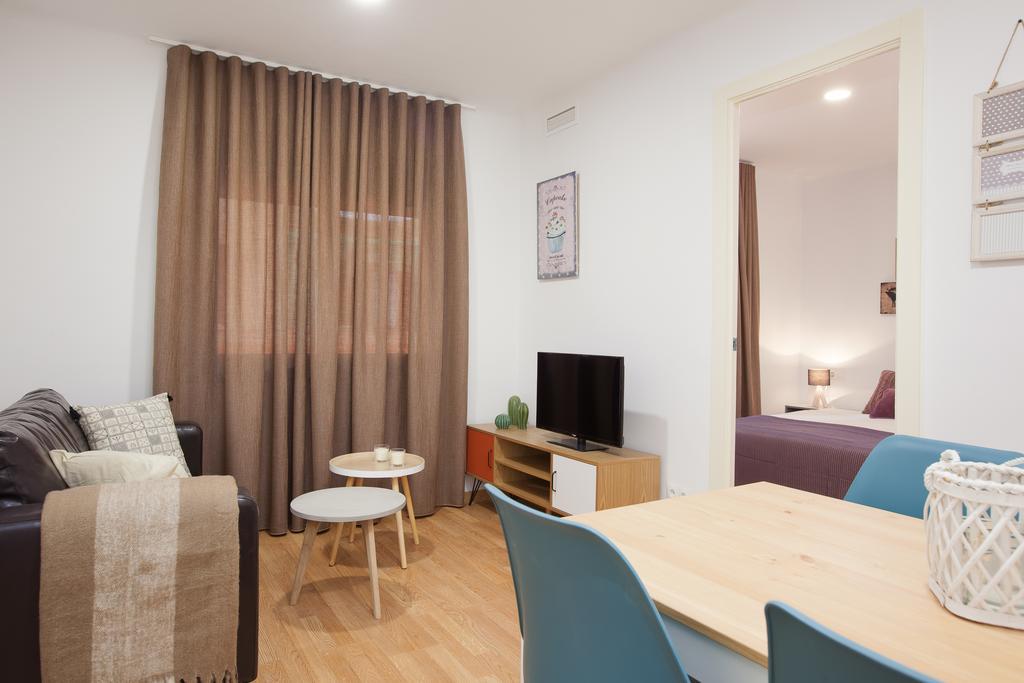 Click&Flat Europa Fira Apartments L'Hospitalet de Llobregat Exterior photo