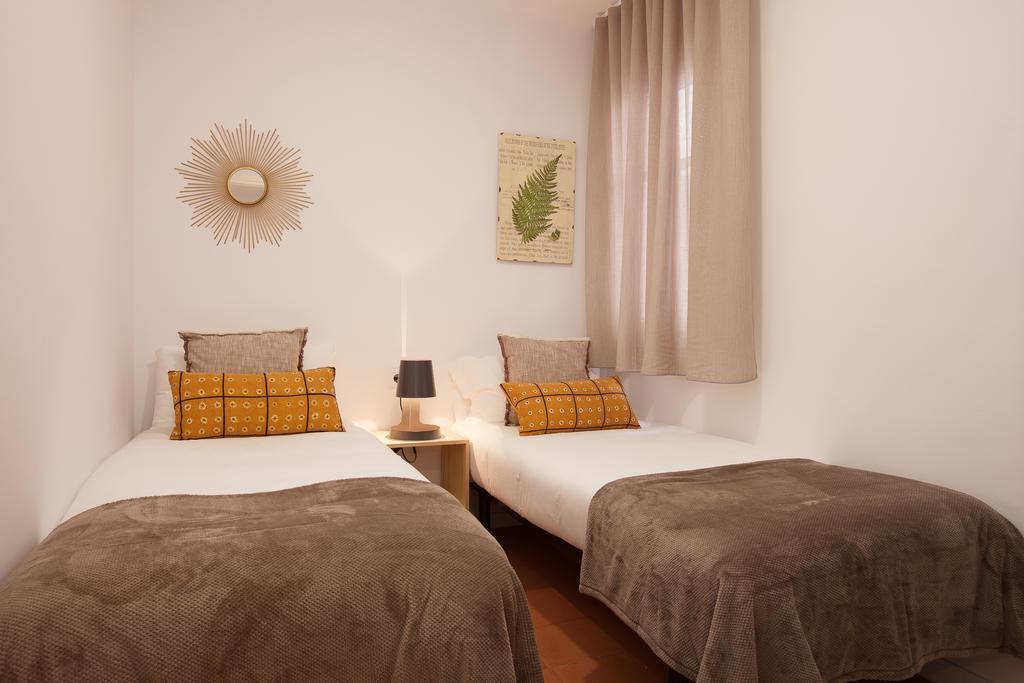 Click&Flat Europa Fira Apartments L'Hospitalet de Llobregat Exterior photo